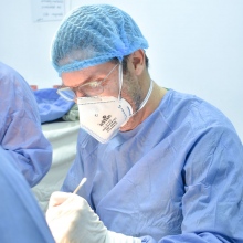 cirujanos plasticos aumento pecho barranquilla Dr. Sergio Arbelaez Bolaños, Cirujano plástico