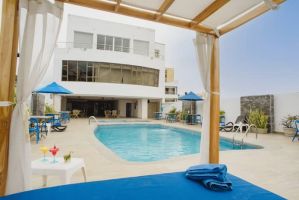 Pool at the Howard Johnson by Wyndham Barranquilla Versalles in Barranquilla, Other than US/Canada